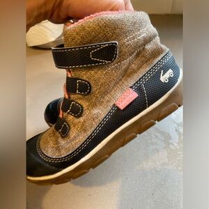 Adorable See Kai Run winter girls ankle boots!